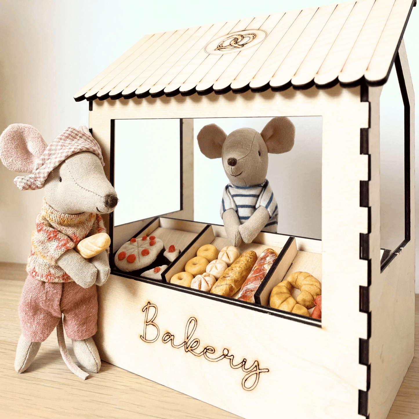 Houten bakkerskraam – poppenhuis meubel in schaal 1:12
