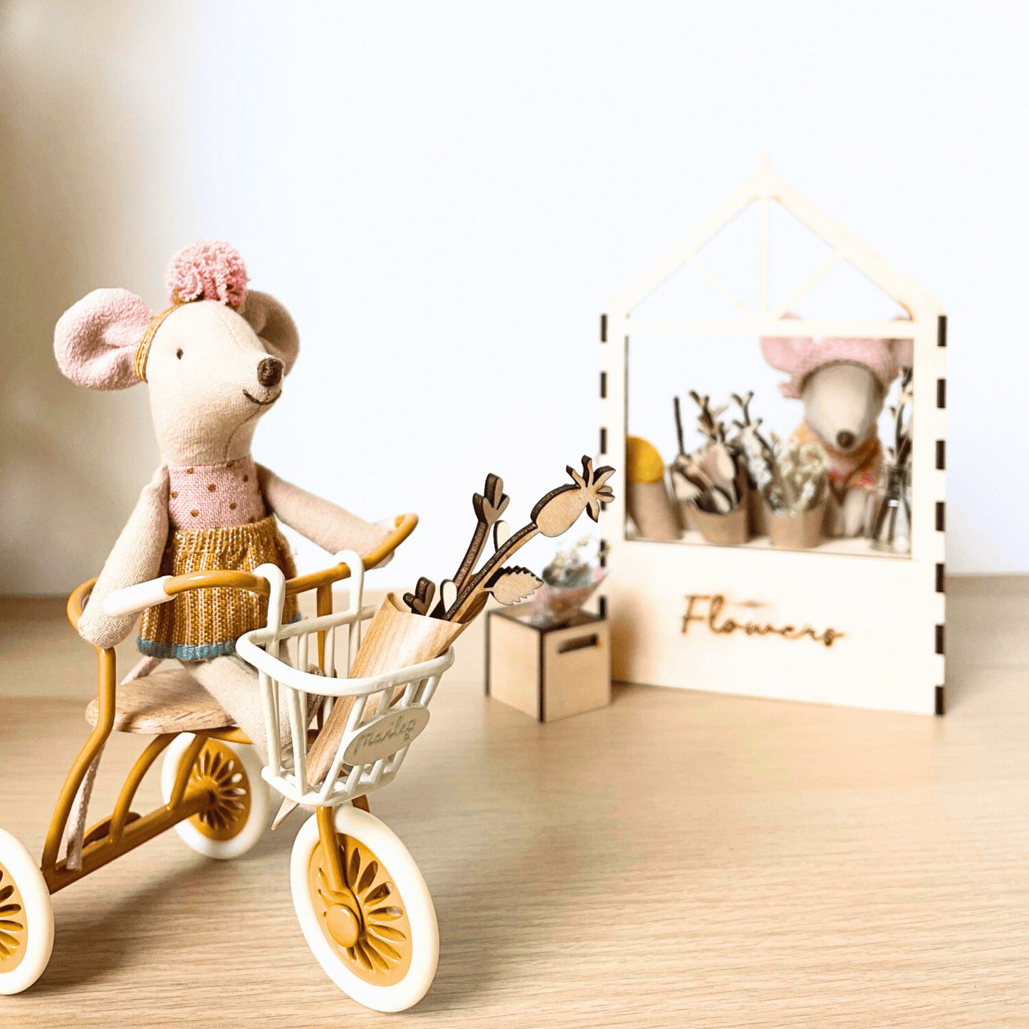 Houten bloemenkraam – poppenhuis accessoire in schaal 1:12