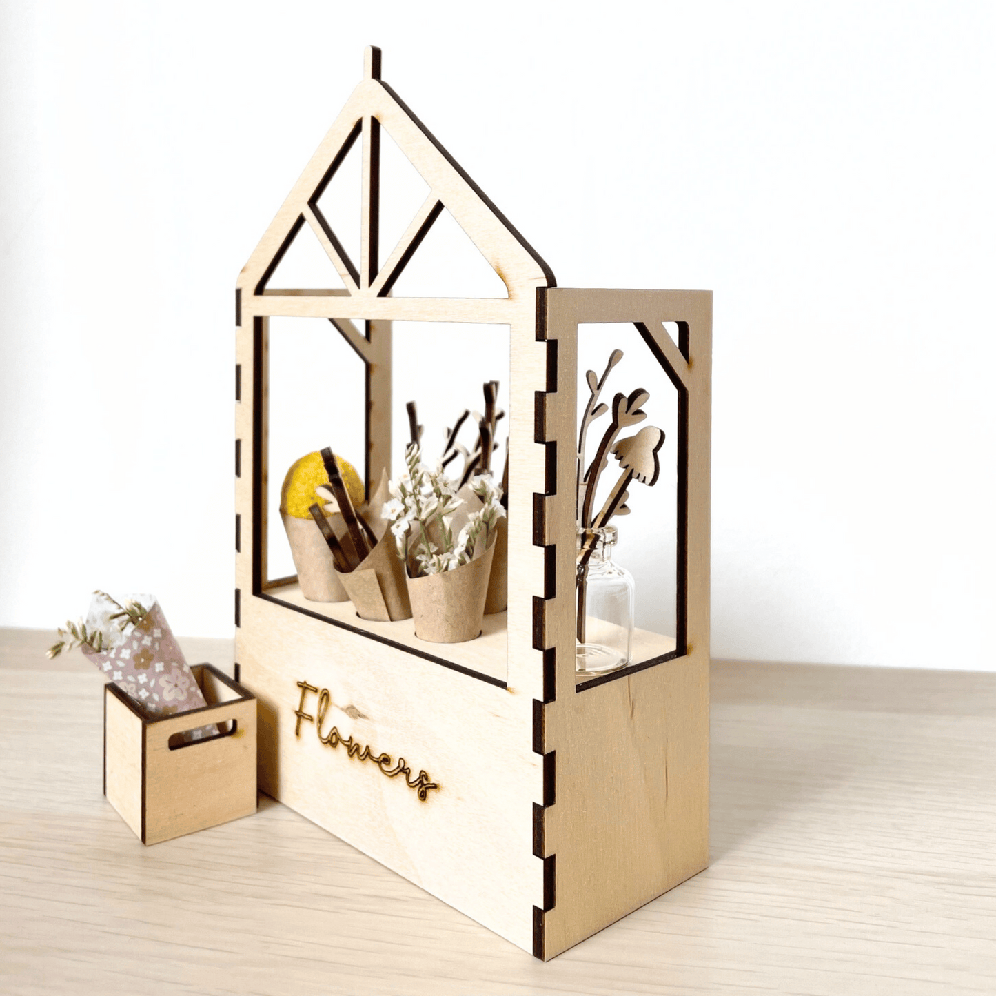 Houten bloemenkraam – poppenhuis accessoire in schaal 1:12