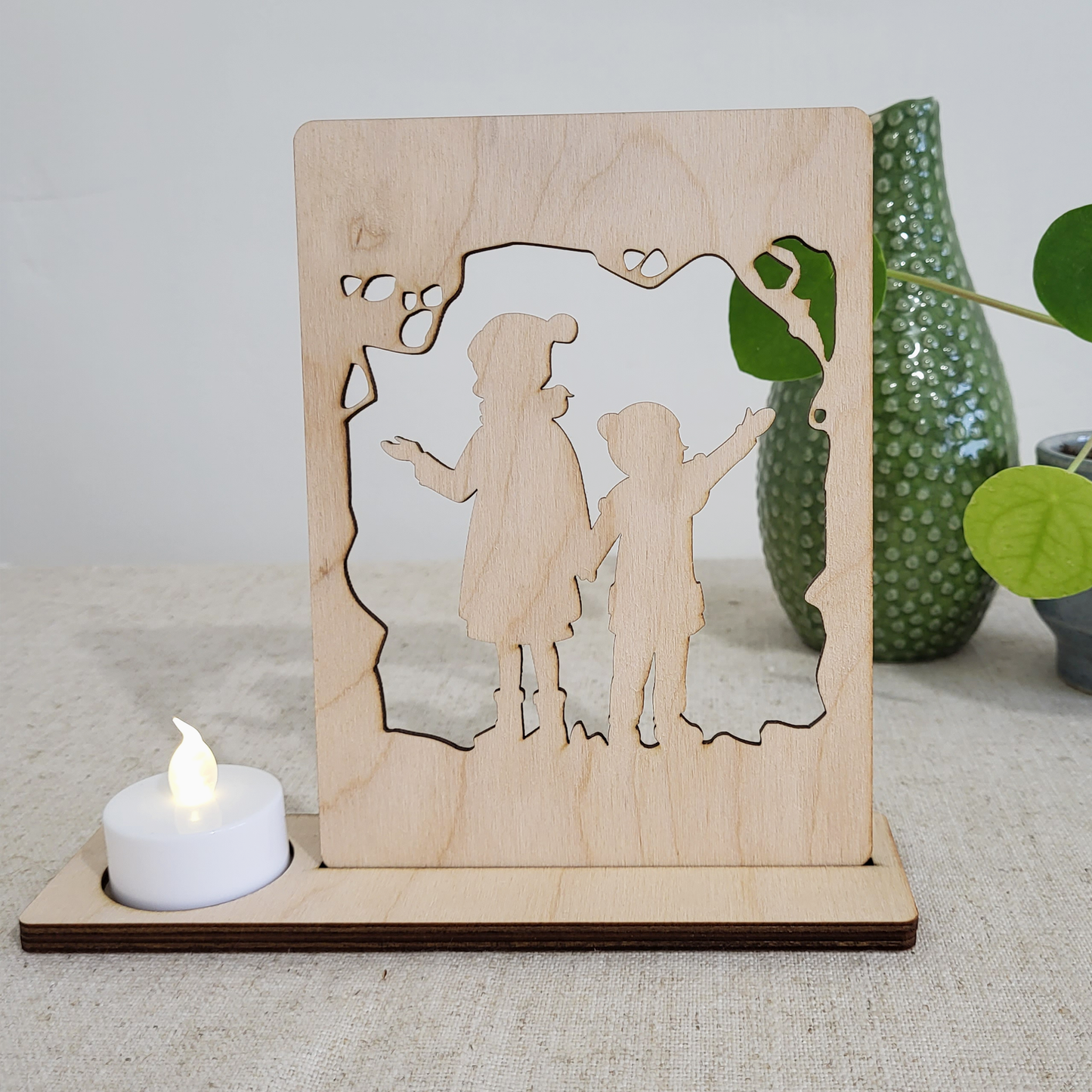 Houten Illustratie: Kinderen in de sneeuw