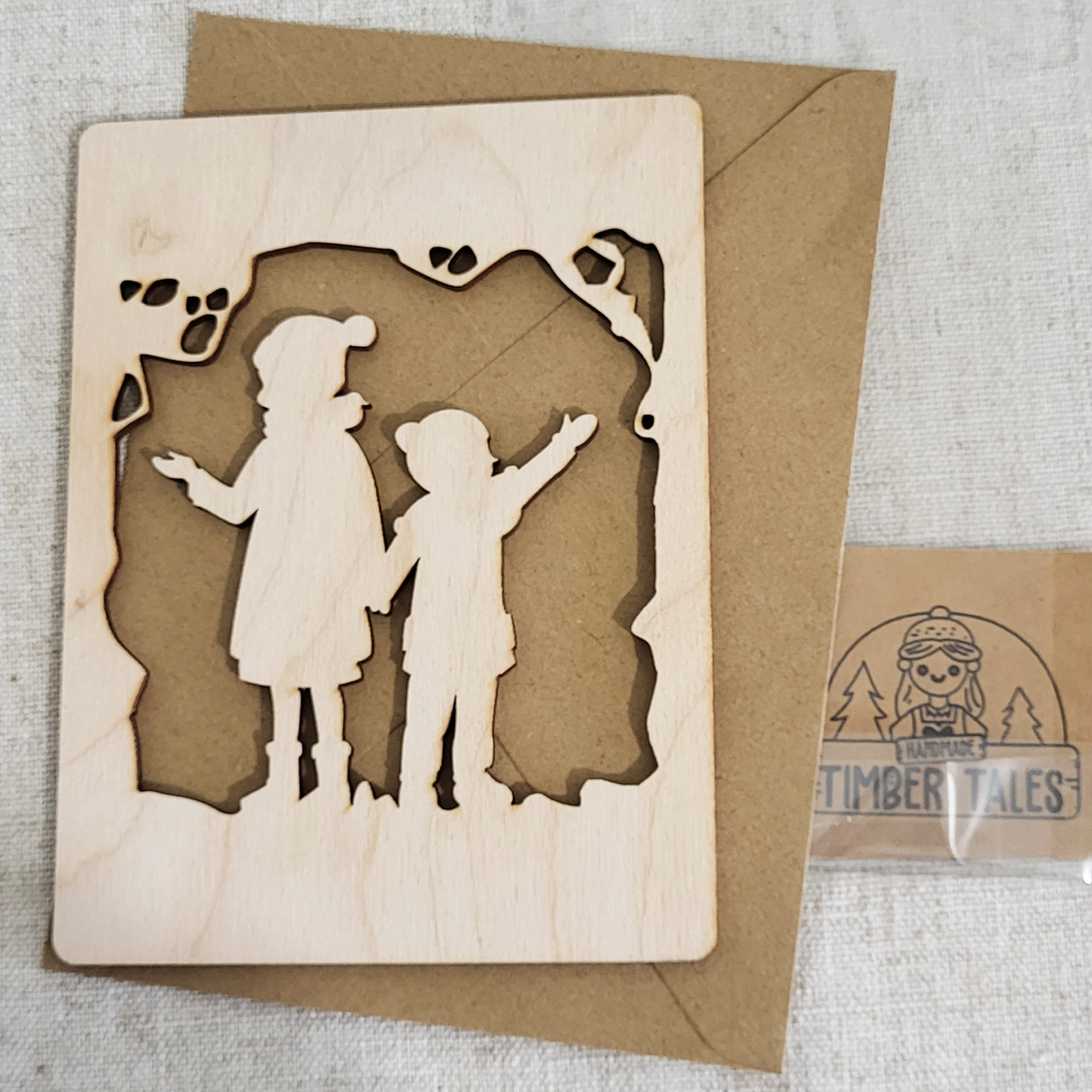 Houten Illustratie: Kinderen in de sneeuw