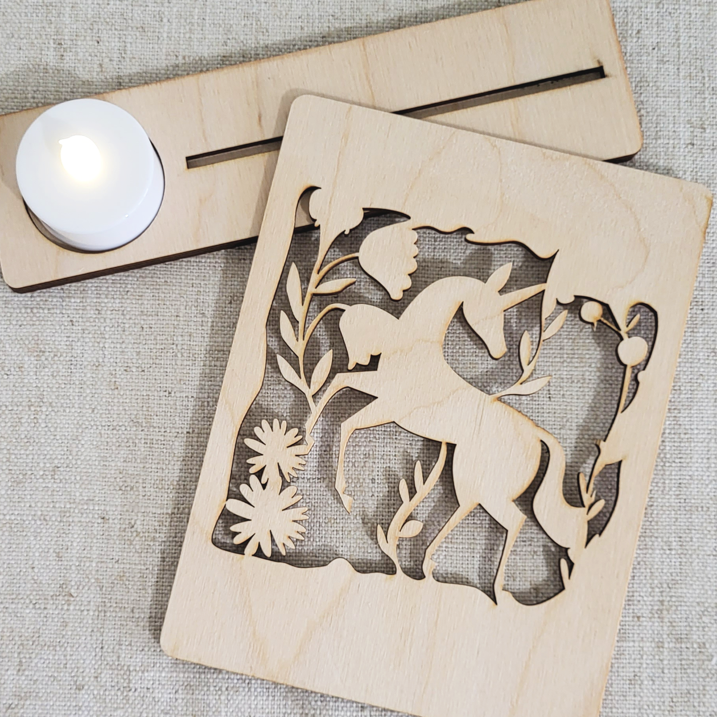 Houten Illustratie: Dansende Unicorn