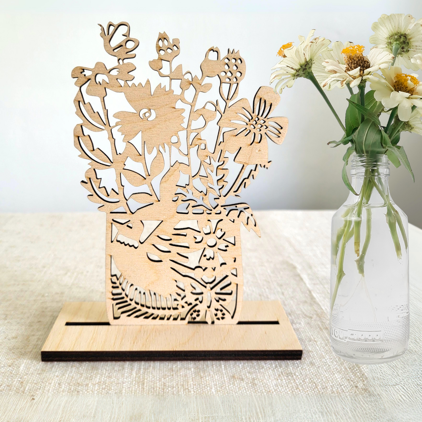 Houten Illustratie: Bloemenboeket met vogel