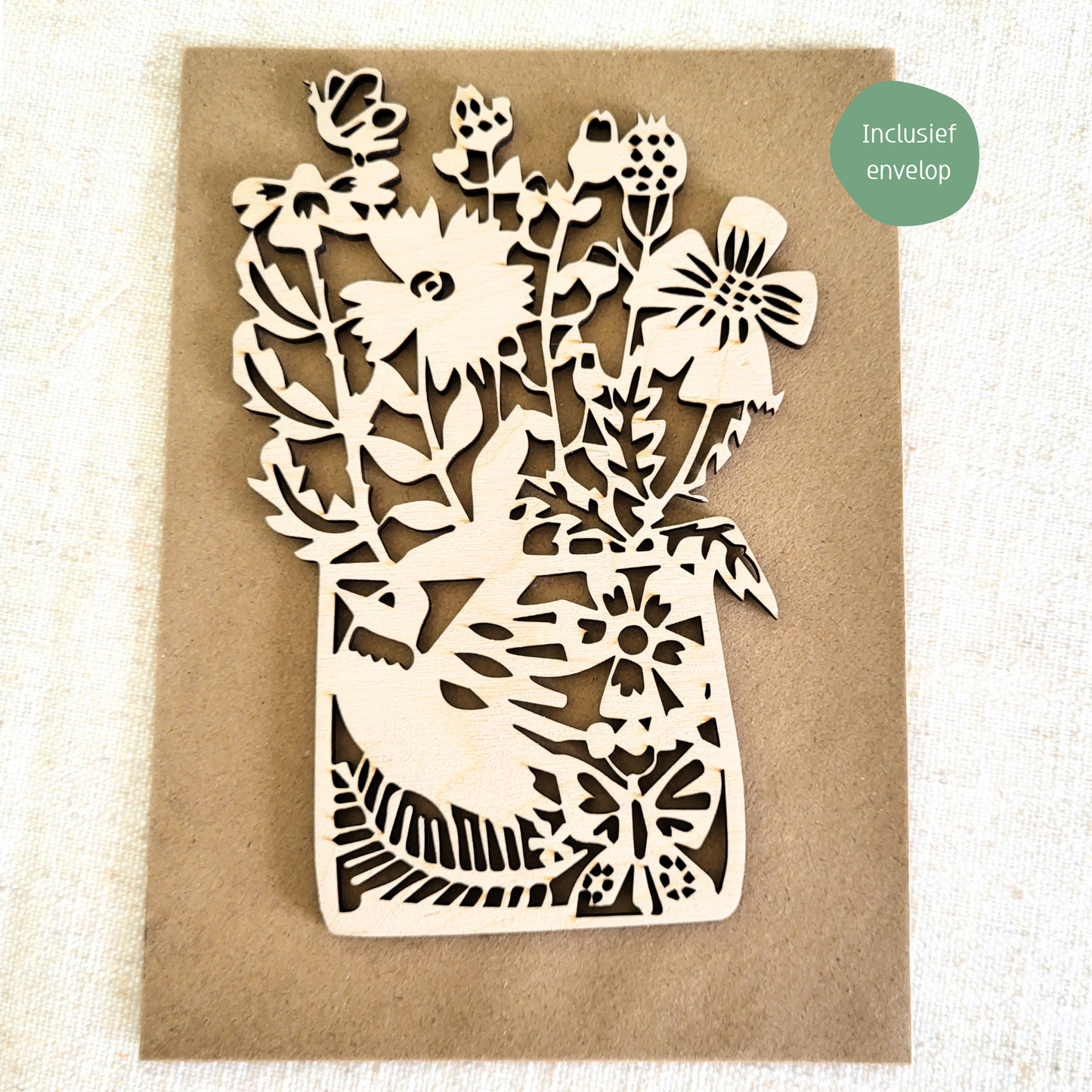 Houten Illustratie: Bloemenboeket met vogel