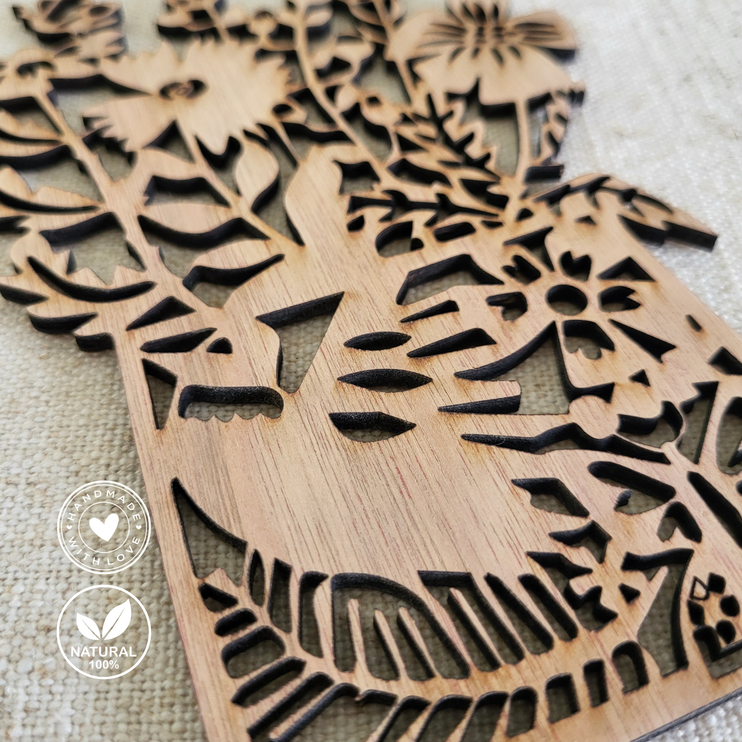 Houten Illustratie: Bloemenboeket met vogel