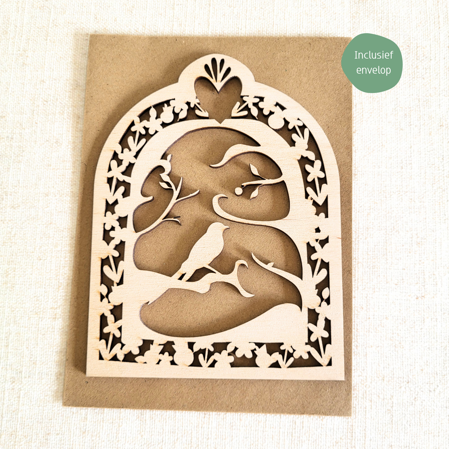 Houten Illustratie: Vogel in boom