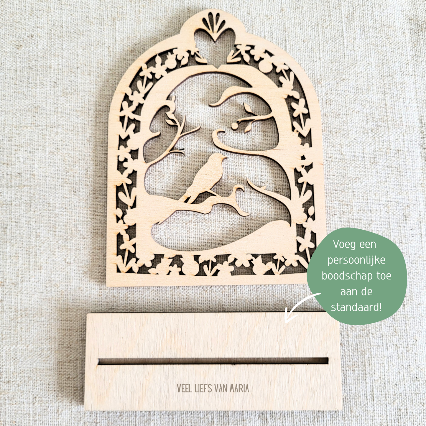 Houten Illustratie: Vogel in boom
