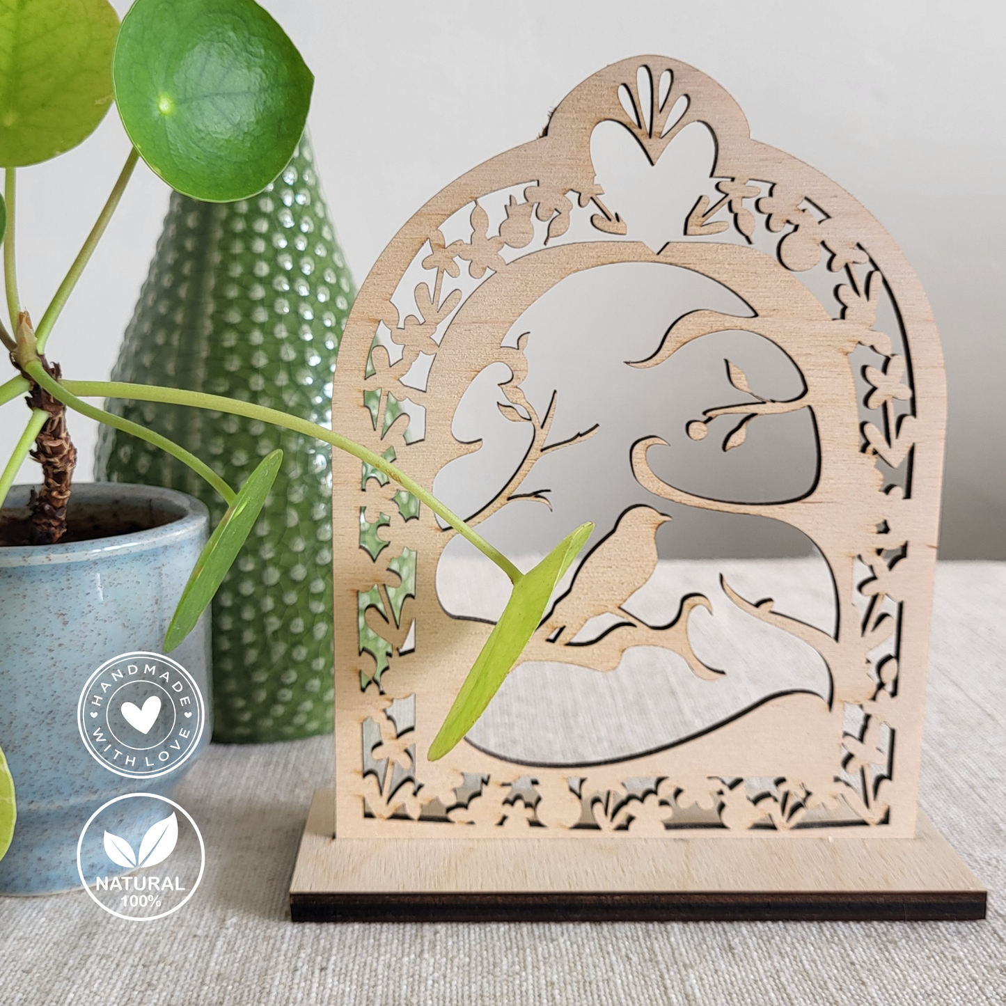 Houten Illustratie: Vogel in boom