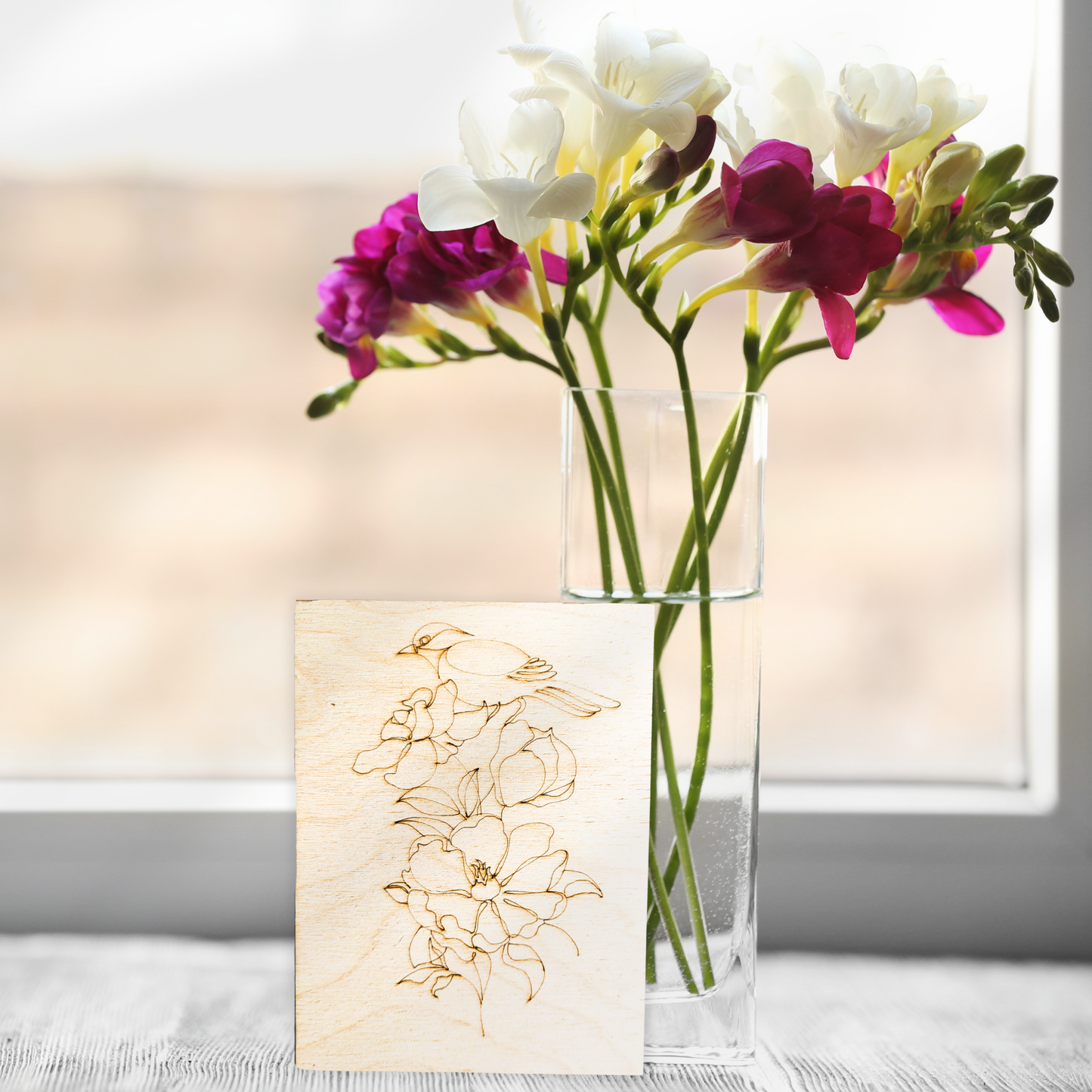 Houten Illustratie: Vogel met bloem
