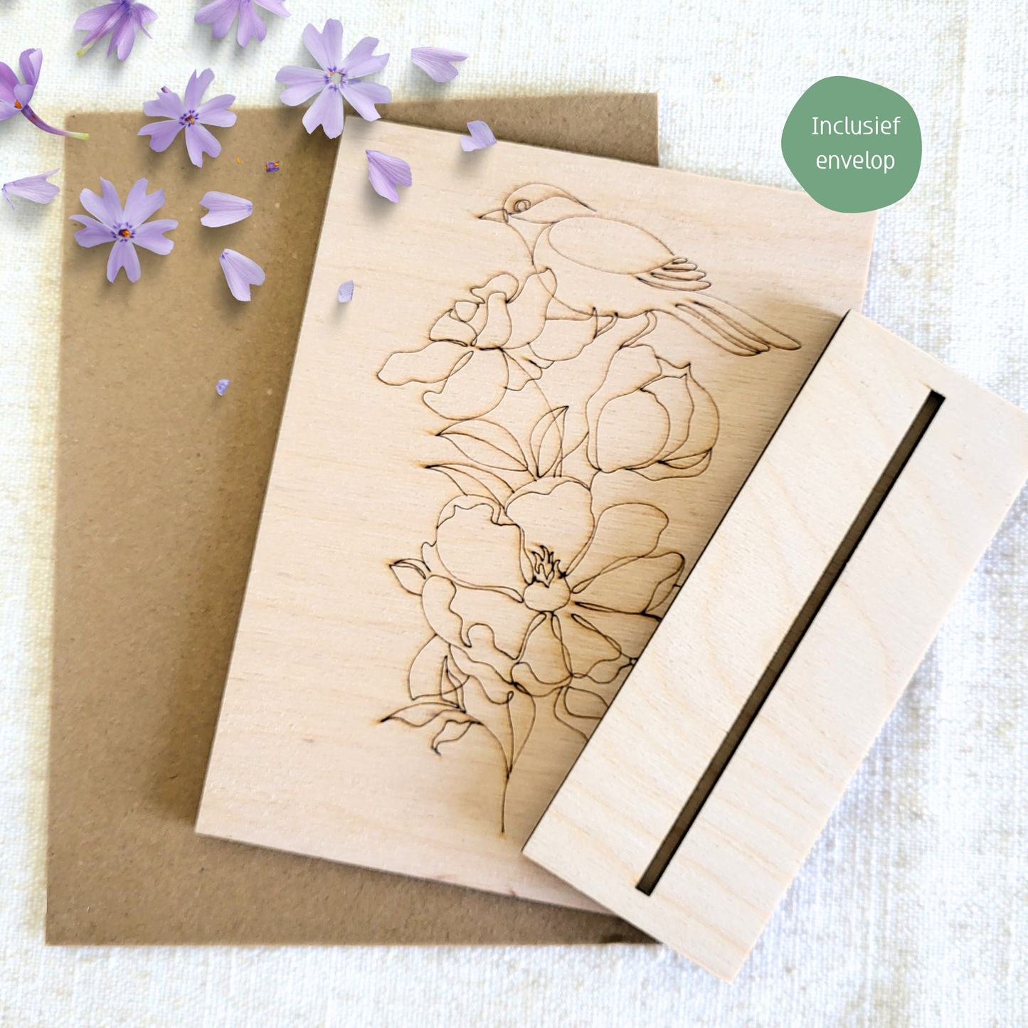 Houten Illustratie: Vogel met bloem